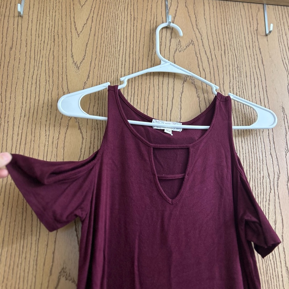 Women's Burgundy Cold Shoulder Top
